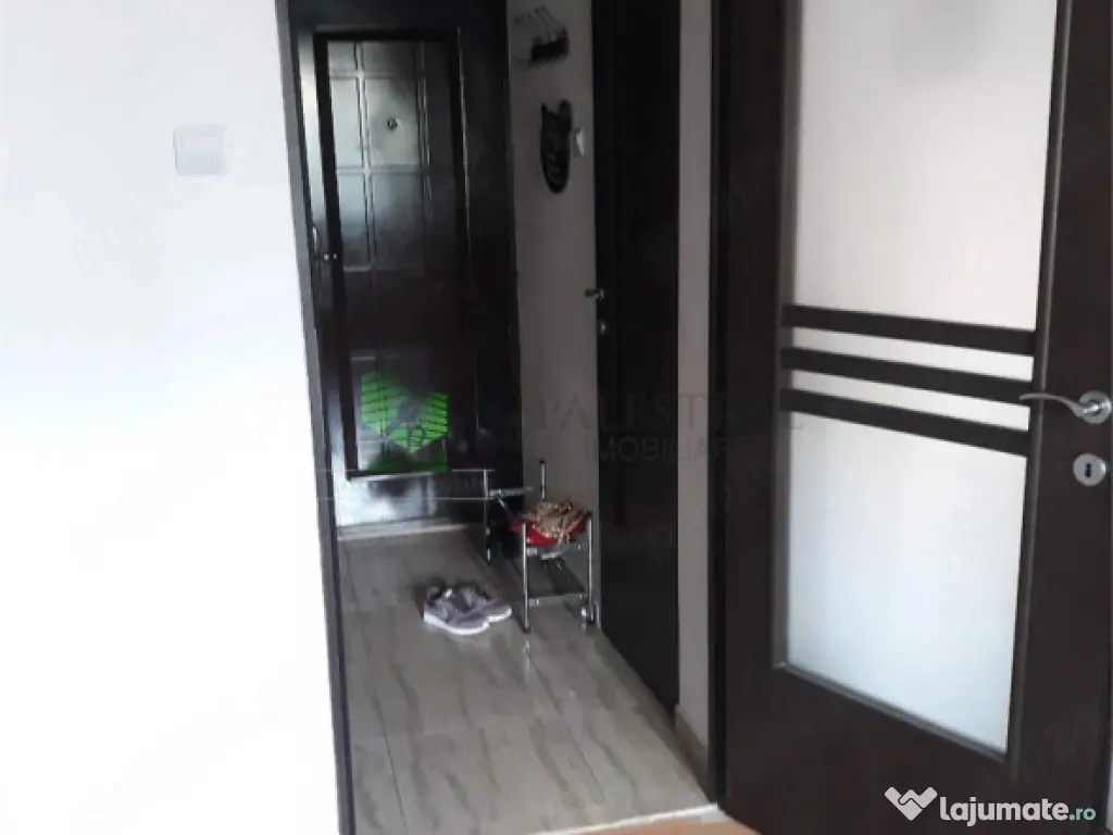 Garsoniera zona Judetean, etaj 2, parcare, mobilata 49.990 