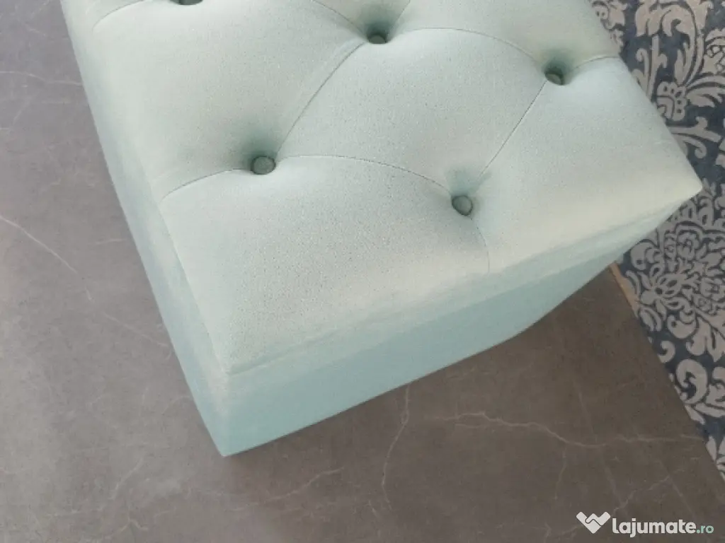 Vând taburet tapițat Chesterfield din catifea 