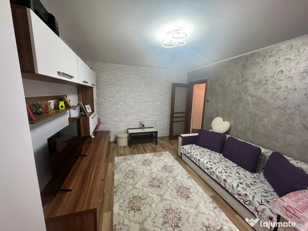 Apartament cu 2 camere, decomandat - zona Bartolomeu 