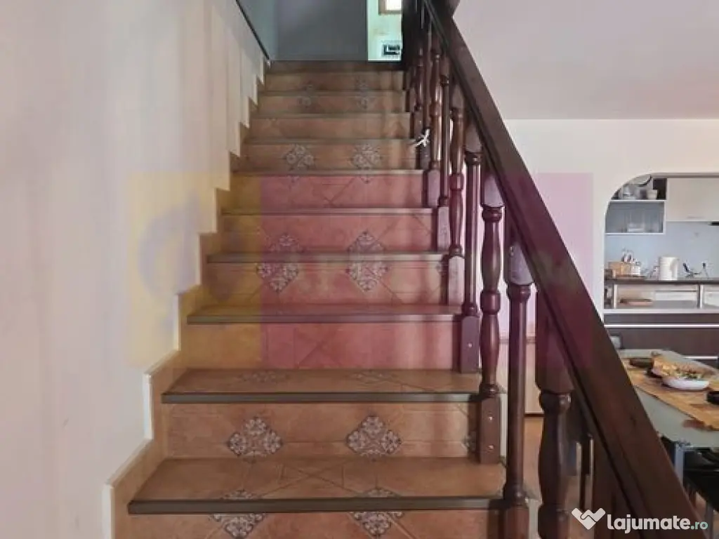 Vila duplex de vanzare cu 4 camere in Azuga 