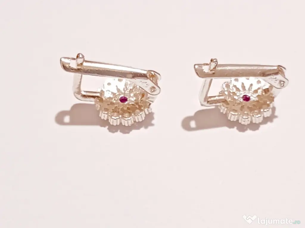 Cercei din argint cu piatră roșie și zirconii 