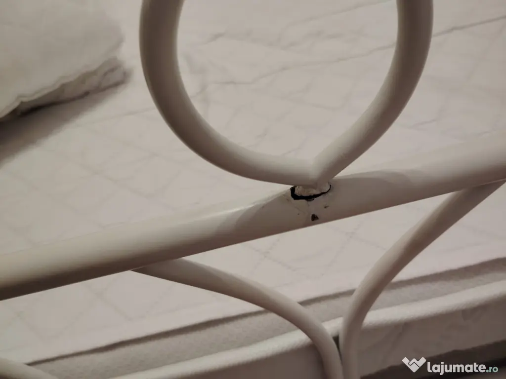 Vând pat și saltea 1.80x2.00 