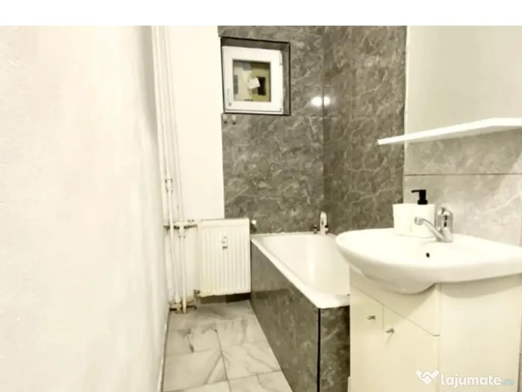 Vând apartament 2 camere parter Piața Mihai Bravu 