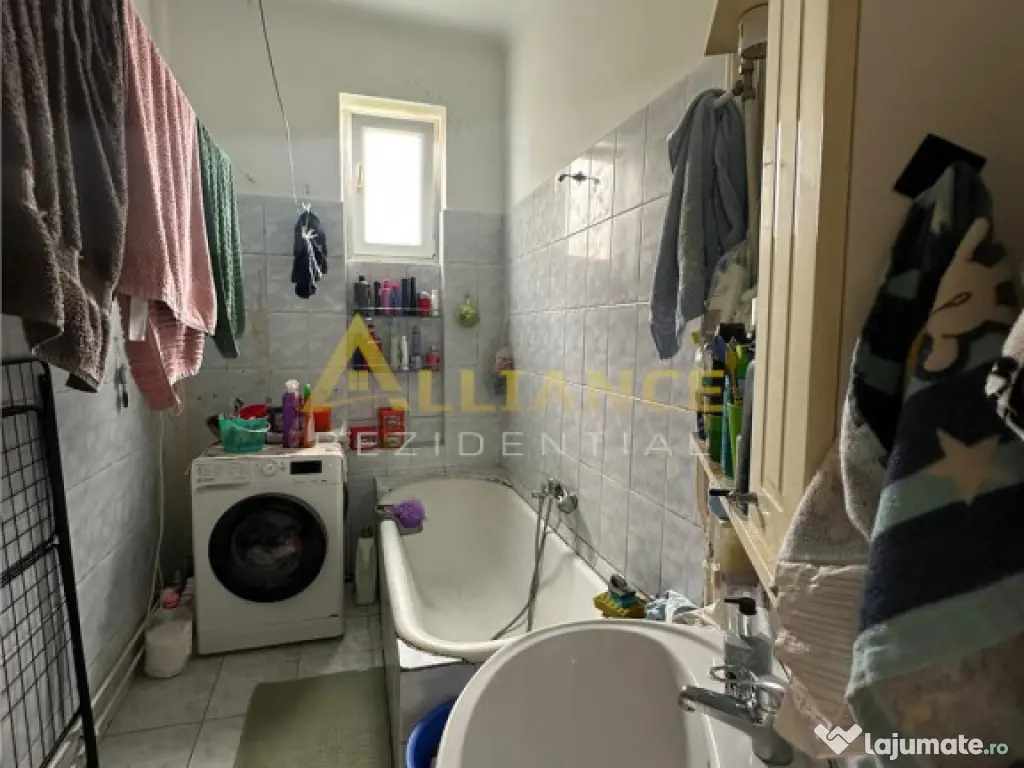 Apartament 4 camere , 92 mp { Metrou Universitate } 