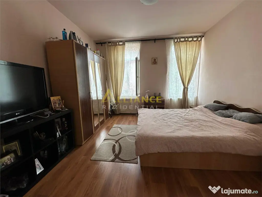 Apartament 4 camere , 92 mp { Metrou Universitate } 
