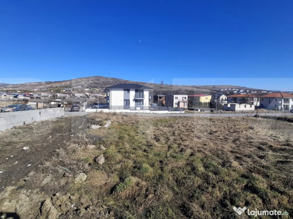 Teren construibil -556 mp situat in Chinteni in zonă de ca 