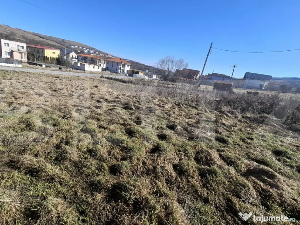 Teren construibil -556 mp situat in Chinteni in zonă de ca 