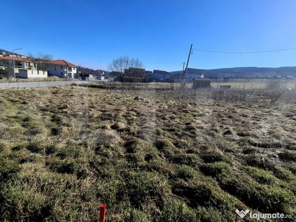 Teren construibil -556 mp situat in Chinteni in zonă de ca 