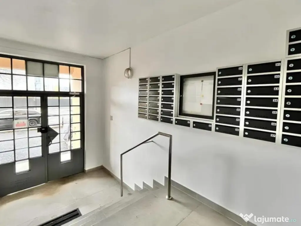 Garsoniera 42 mp Strada De Mijloc 