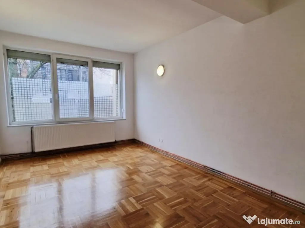 Vilă P+1+Pod, 320 mp, Teren 544 mp, Damaroaia 