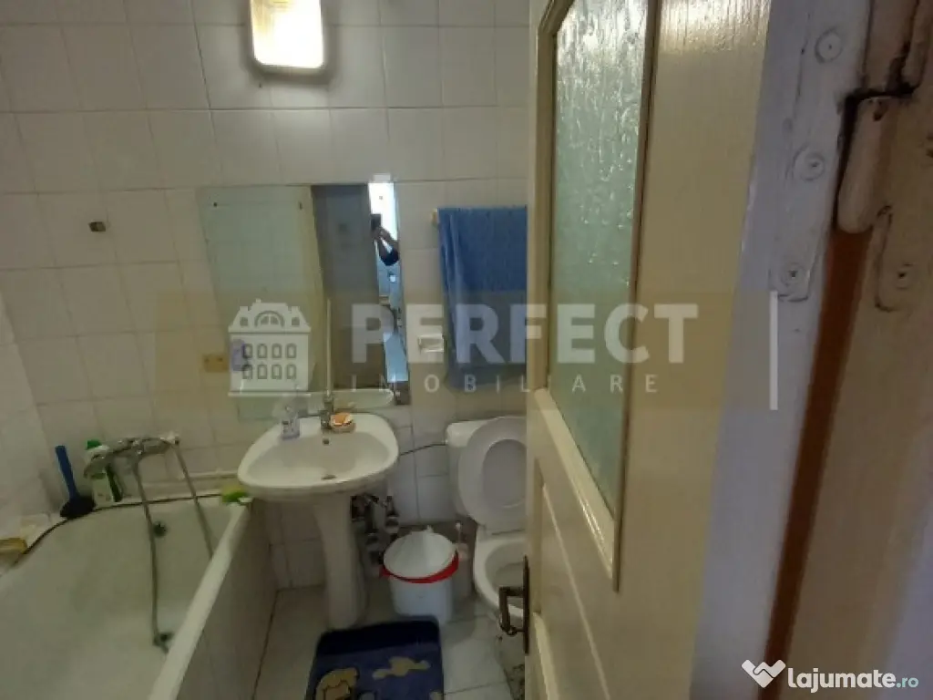 Ap.2 camere ULTRACENTRAL decomandat et.3 pret 72000euro 