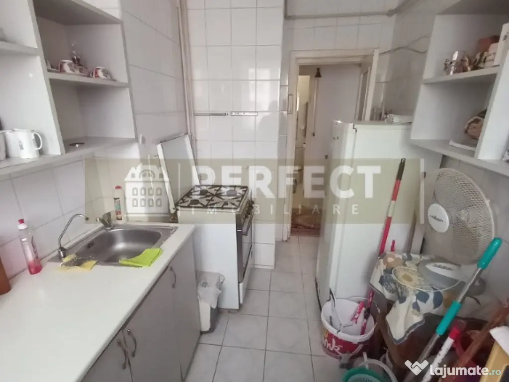 Ap.2 camere ULTRACENTRAL decomandat et.3 pret 72000euro 