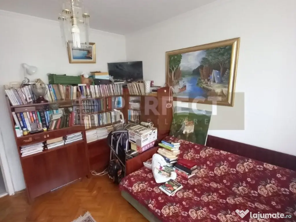 Ap.2 camere ULTRACENTRAL decomandat et.3 pret 72000euro 