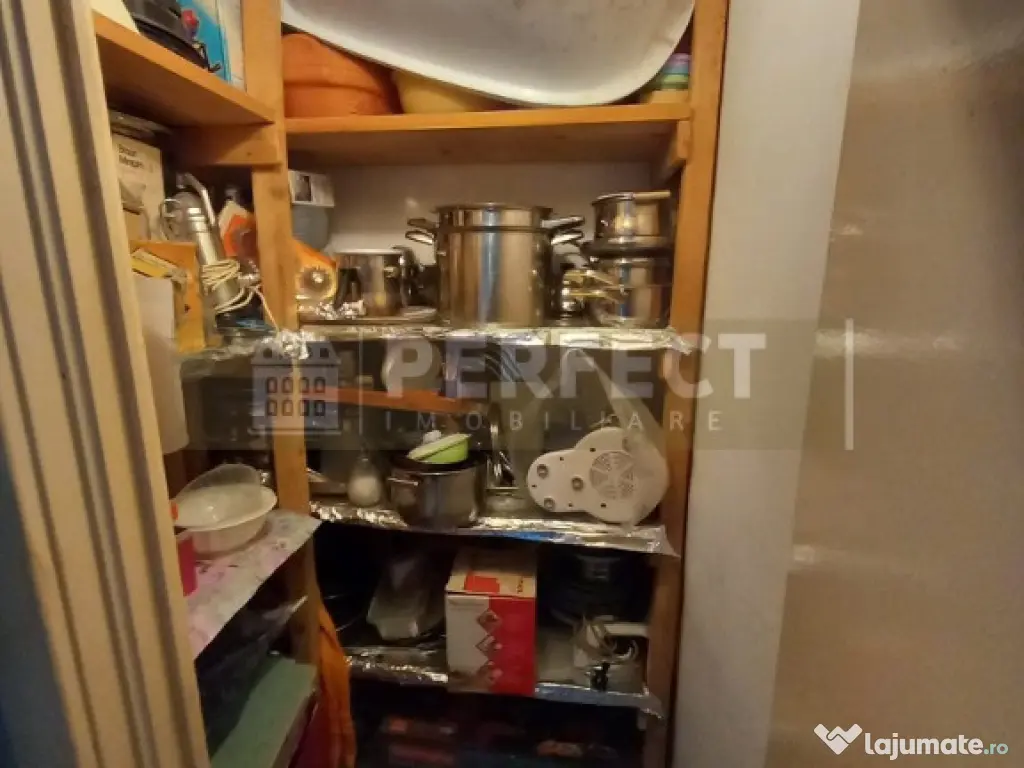 Ap.2 camere ULTRACENTRAL decomandat et.3 pret 72000euro 