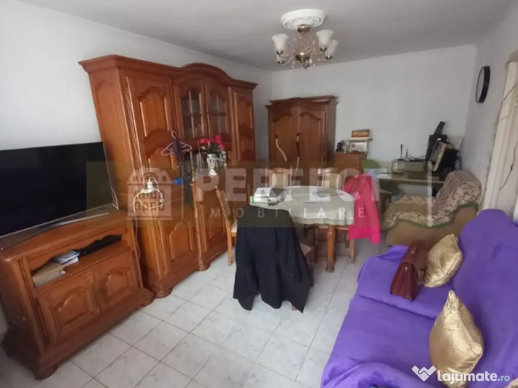 Ap.2 camere ULTRACENTRAL decomandat et.3 pret 72000euro 