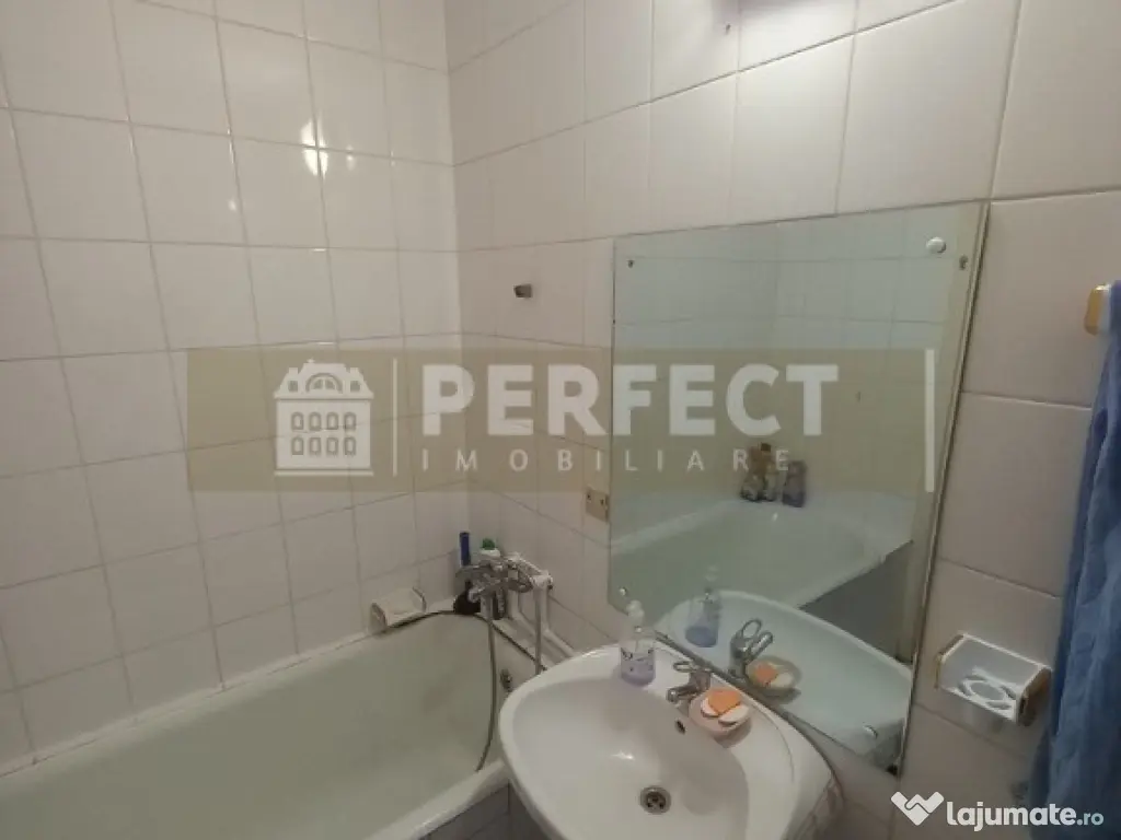 Ap.2 camere ULTRACENTRAL decomandat et.3 pret 72000euro 