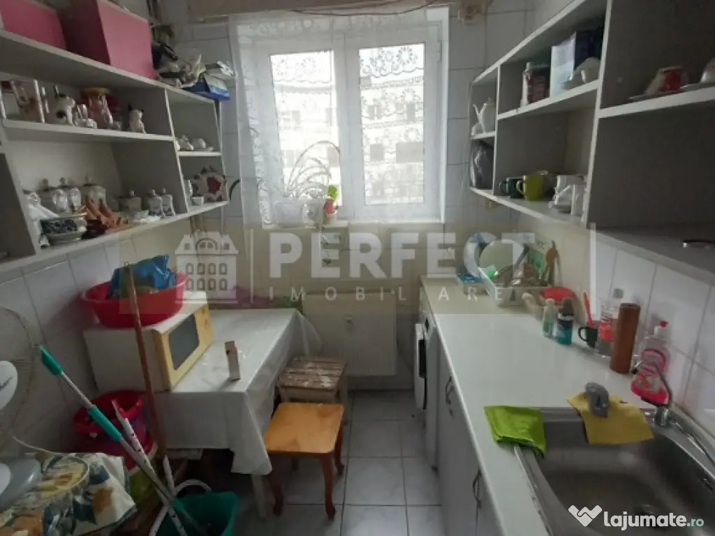 Ap.2 camere ULTRACENTRAL decomandat et.3 pret 72000euro 