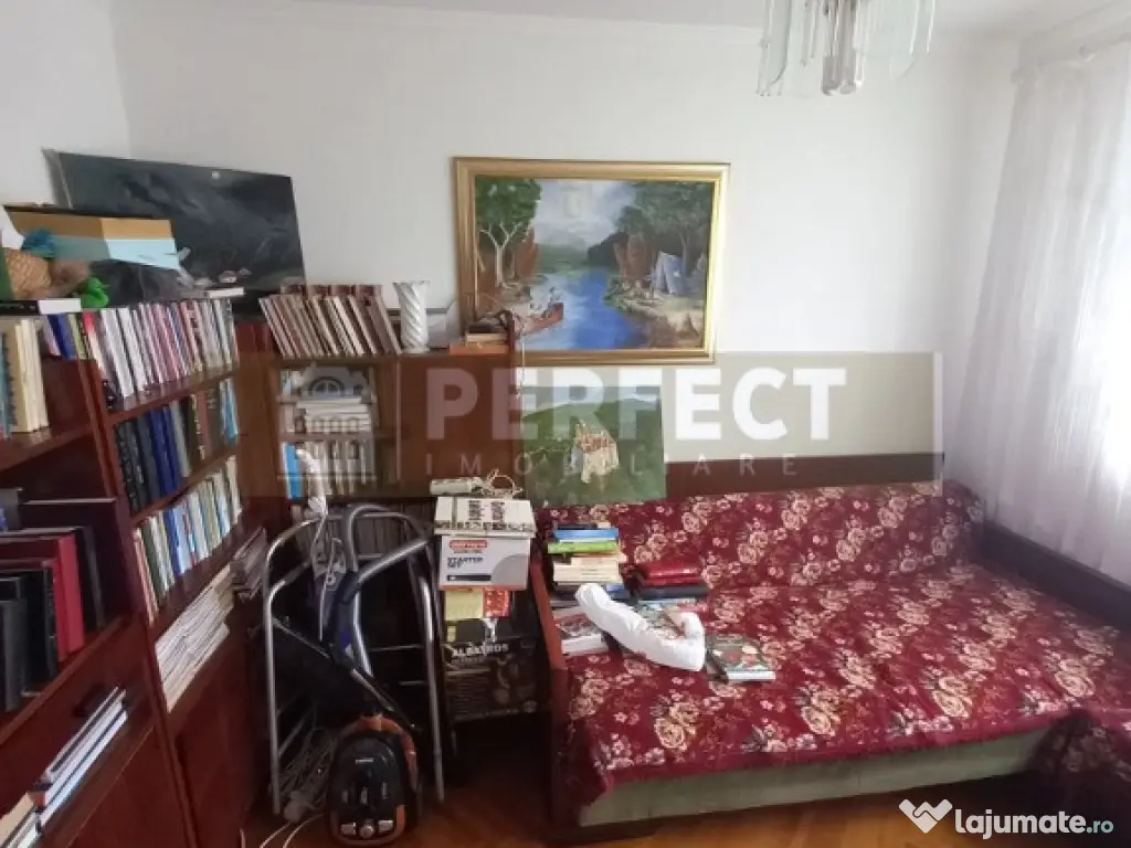 Ap.2 camere ULTRACENTRAL decomandat et.3 pret 72000euro 