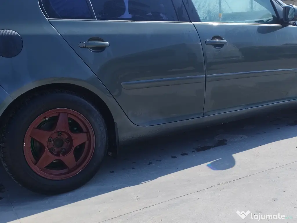 Vw golf 5 1.6 benzina 2005 Vând urgent