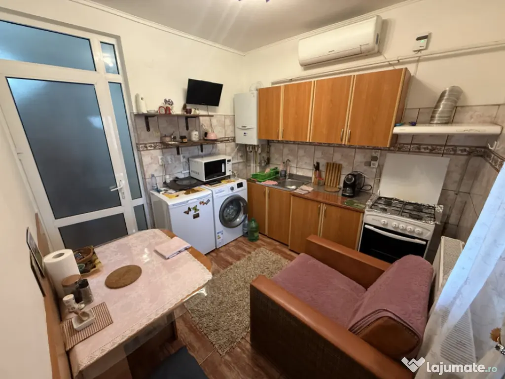 Garsonieră de vânzare în vilă – zona 23 August, etaj 1 