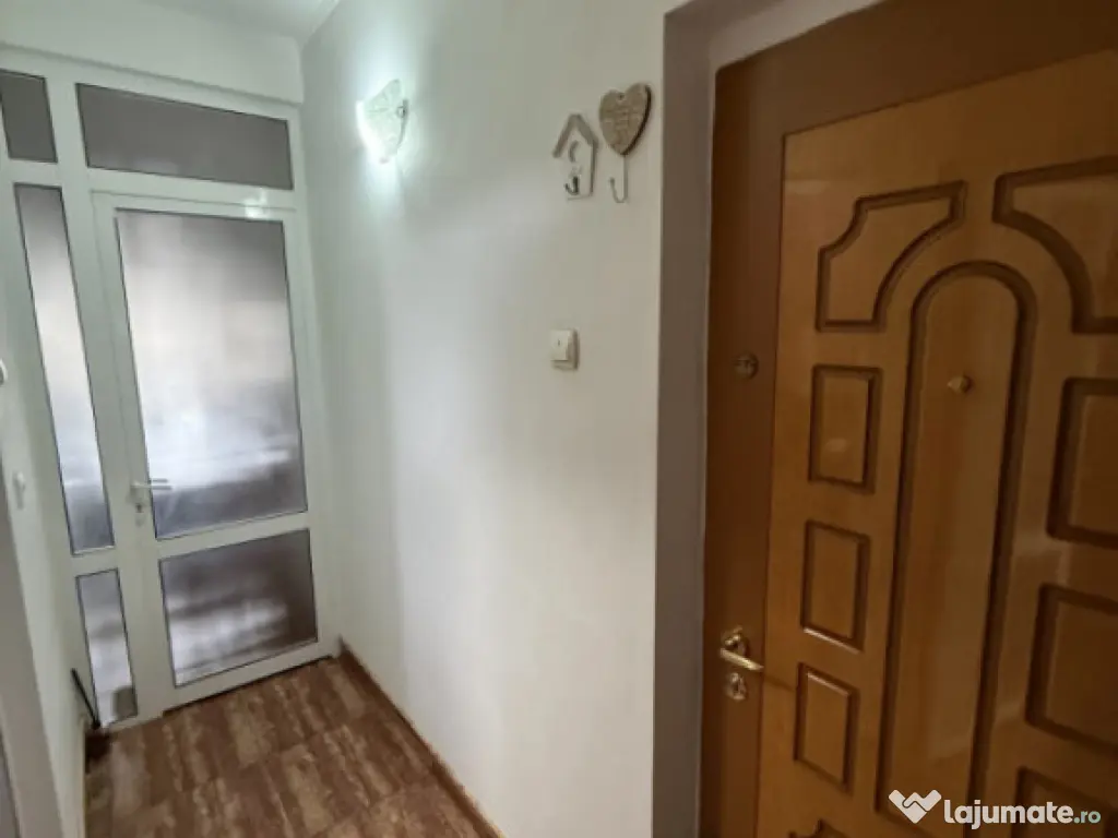 Garsonieră de vânzare în vilă – zona 23 August, etaj 1 