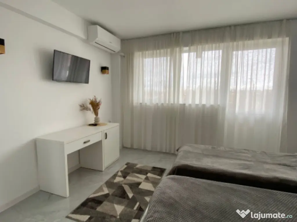 Apartament 4 camere decomandat, 110mp, zona Consul 