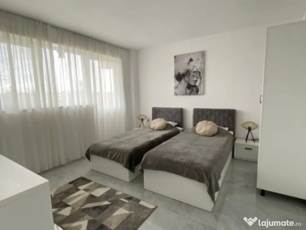 Apartament 4 camere decomandat, 110mp, zona Consul 