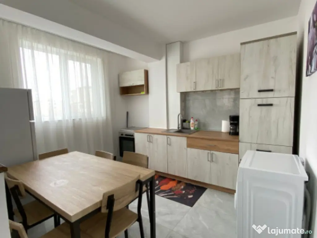 Apartament 4 camere decomandat, 110mp, zona Consul 