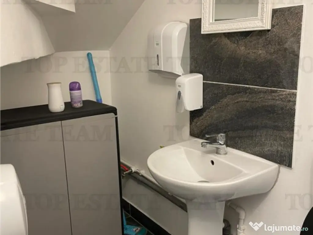 Ocazie! Spatiu comercial generos 93 mp cu foisor 50 mp zona 