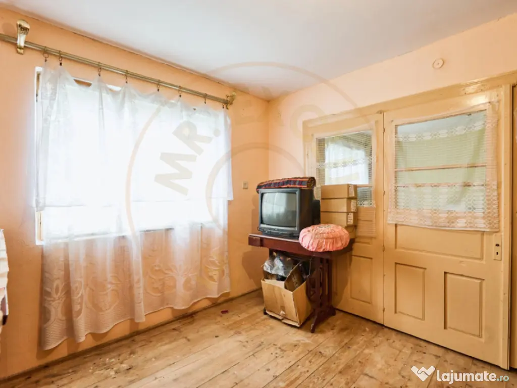 Casa la munte cu teren generos in Com. Nucsoara, loc. Slat 