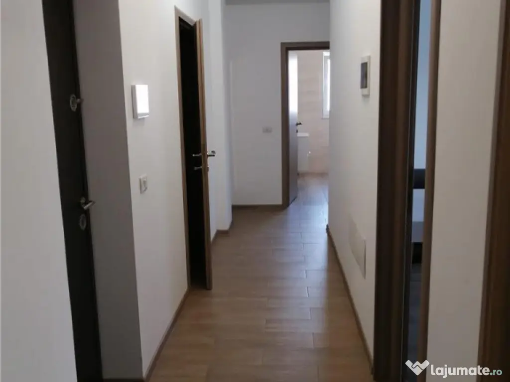 Apartament 2 camere zona Coresi cu loc de parcare inclus 