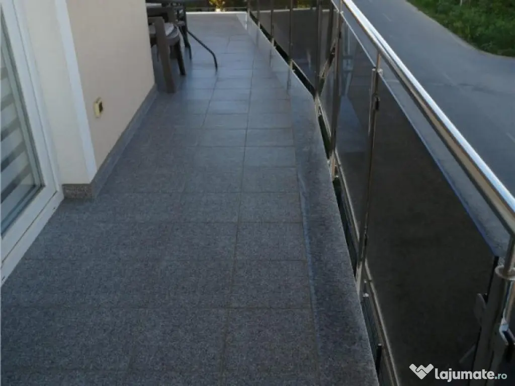 Apartament 2 camere zona Coresi cu loc de parcare inclus 