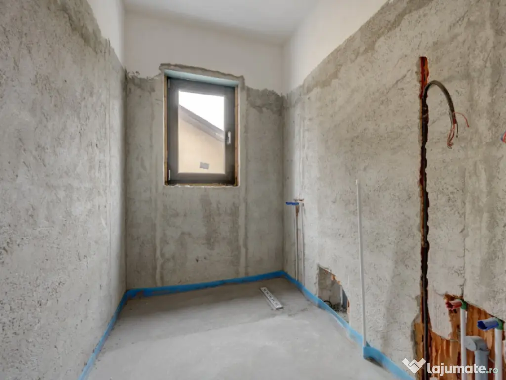 Se preda finisata - 4 bai - 3 dormitoare - curte - parcare - 