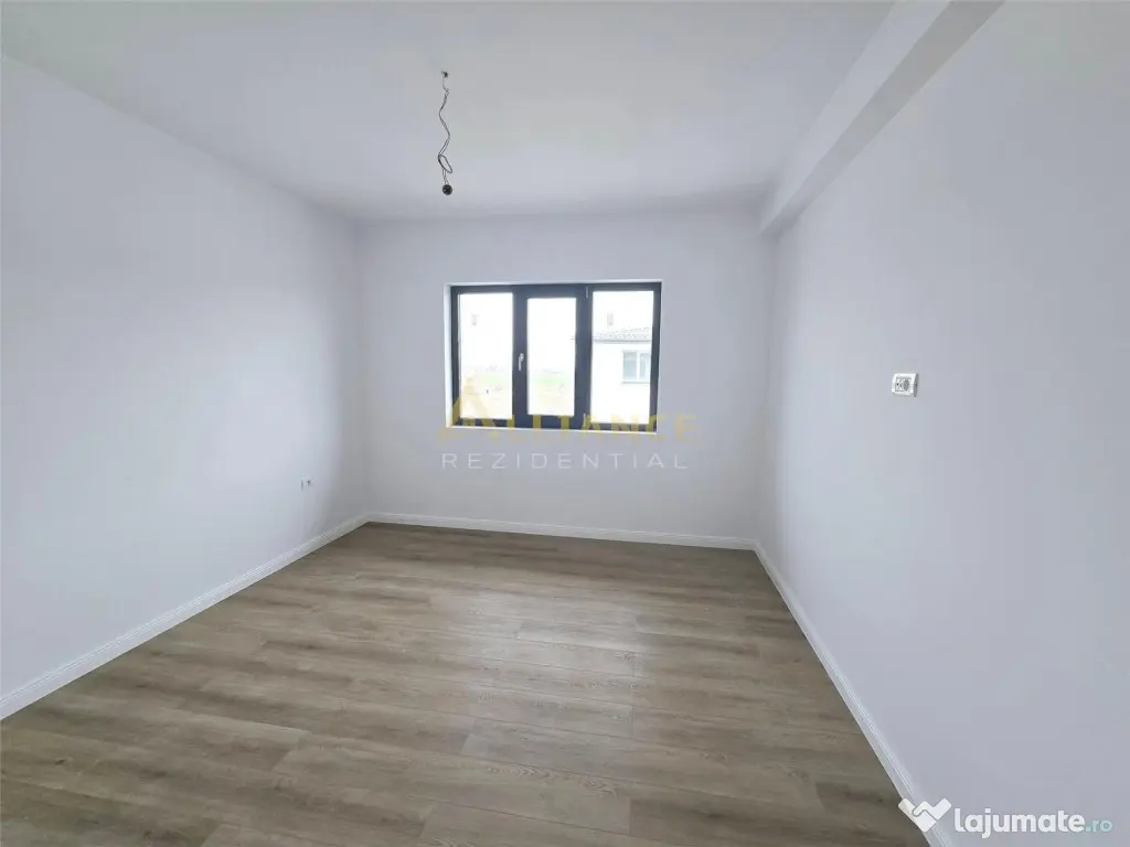 Vila individuala- 4 camere- panouri solare- 800m de STV 