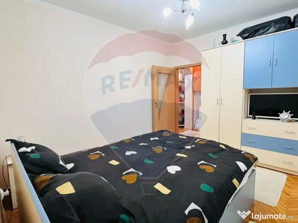 Apartament cu 3 camere de vânzare în zona Rogerius