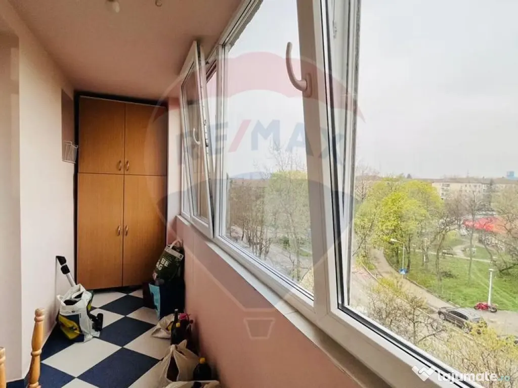 Apartament cu 3 camere de vânzare în zona Rogerius