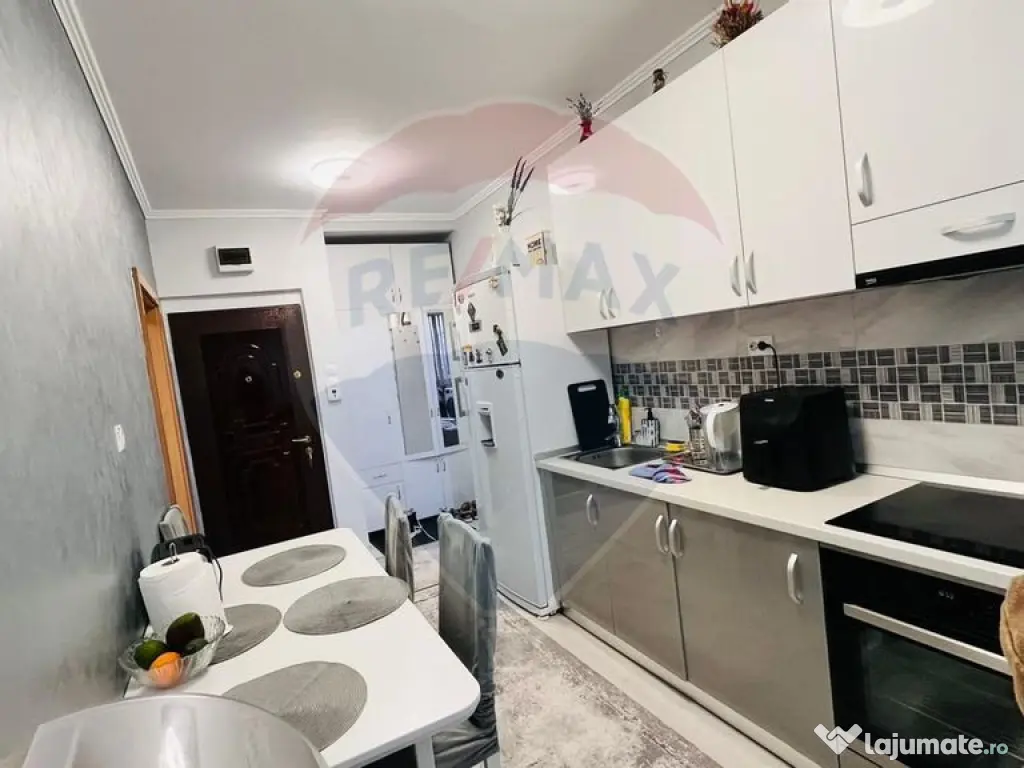 Apartament cu 3 camere de vânzare în zona Rogerius