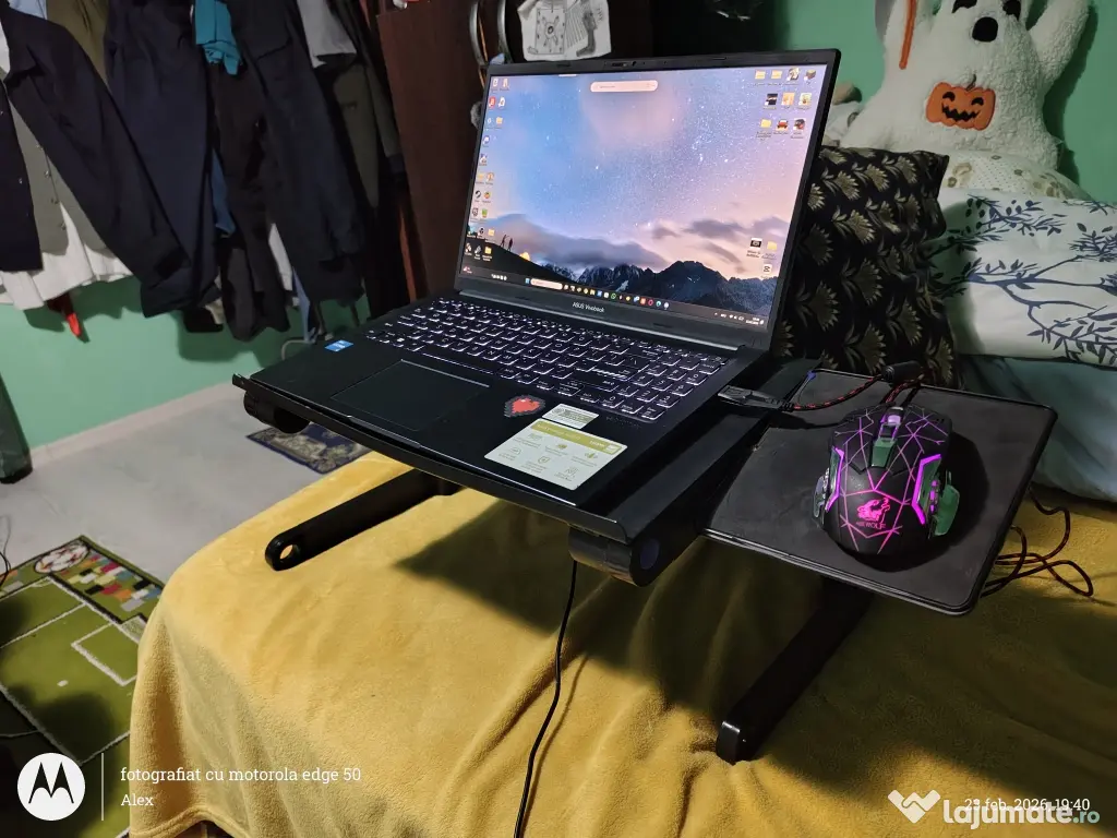 Laptop Asus Vivobook 15 x1504za cu cameră inclusă, răcitor.