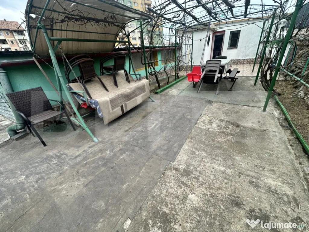 Apartament de locuit + atelier auto + terasa și curte gener 