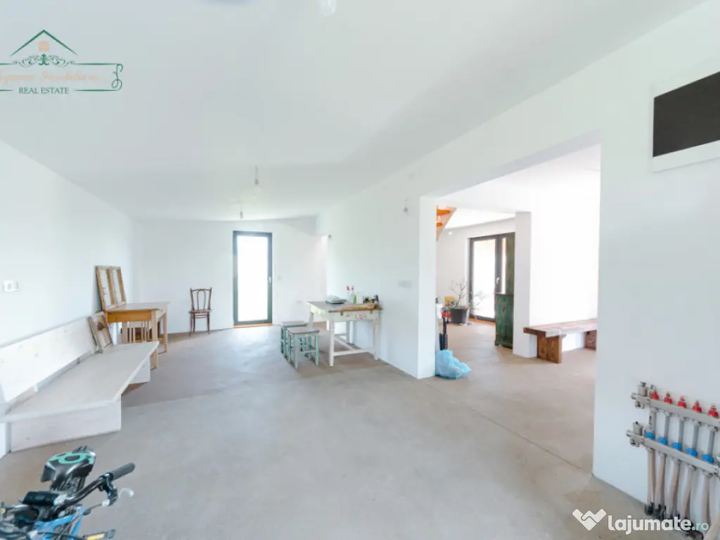 Casă nouă pe structură din lemn cu centrala proprie , Com 