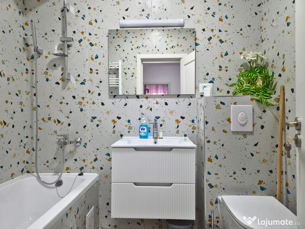 DE INCHIRIAT - 2 CAMERE, PARTER, LOC DE PARCARE INCLUS 
