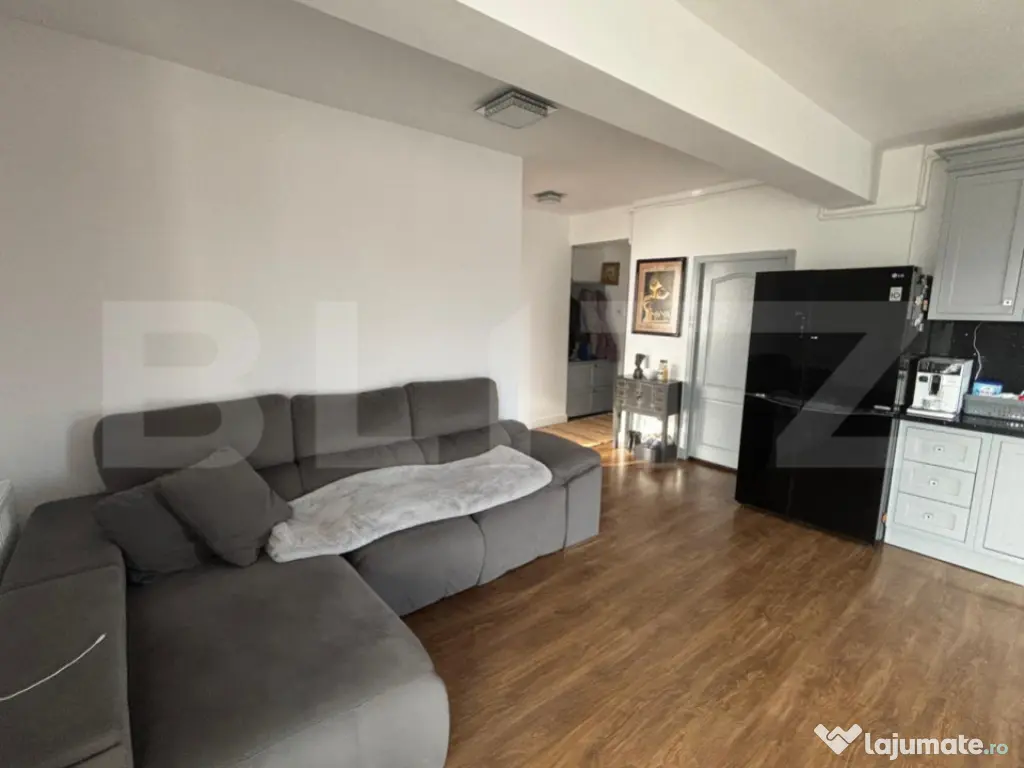 Apartament 3 camere, parcare, zona Vivo 