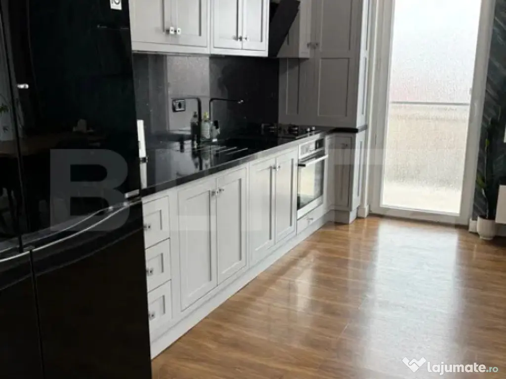 Apartament 3 camere, parcare, zona Vivo 