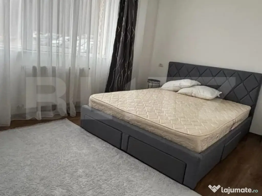 Apartament 3 camere, parcare, zona Vivo 