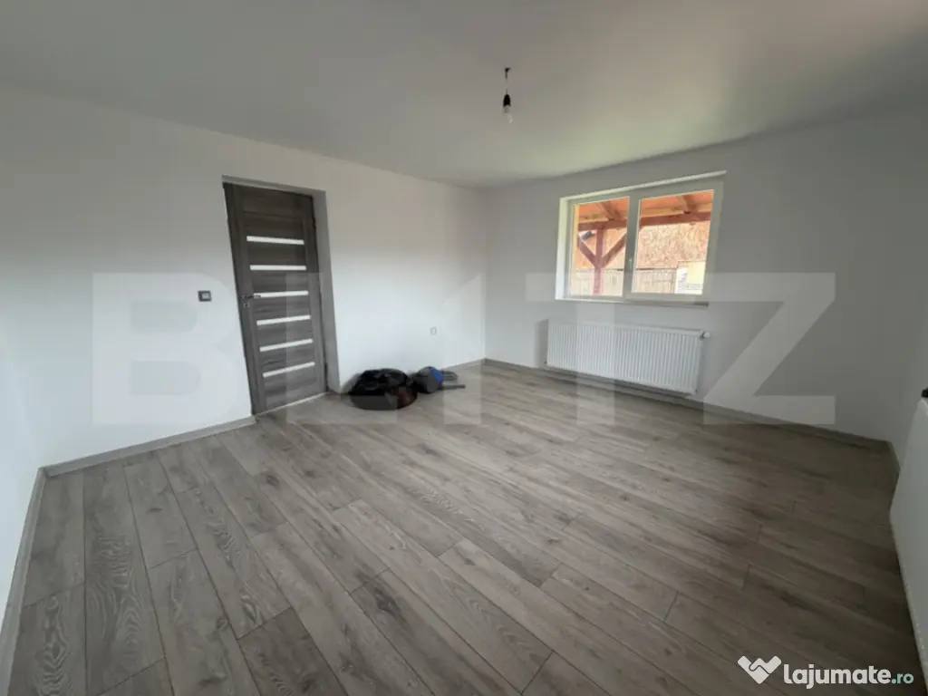 Casă cu 2 camere și un teren de 1000 mp 