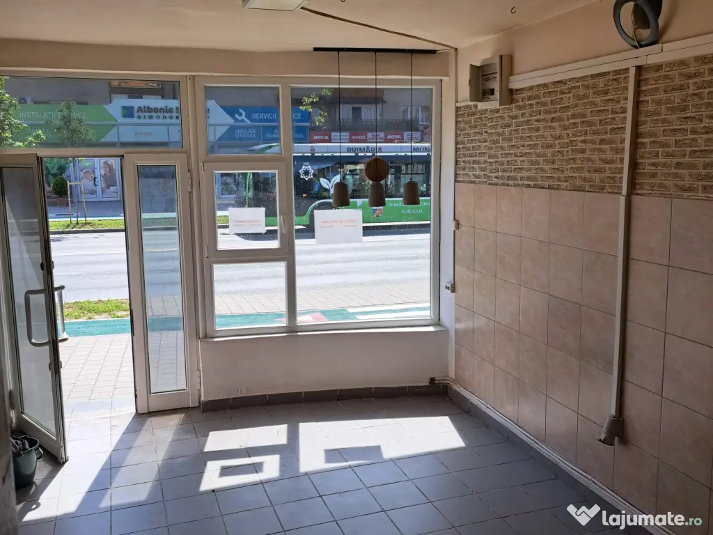 Inchiriez Spațiu comercial 