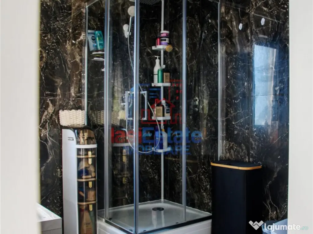 Casa intr-o zona linistita cu garaj si teren-1091 mp 