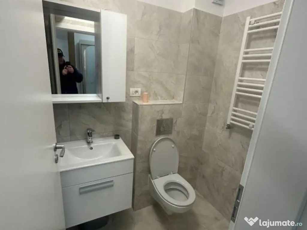 Garsoniera de inchiriat la 7 minute de metrou Berceni