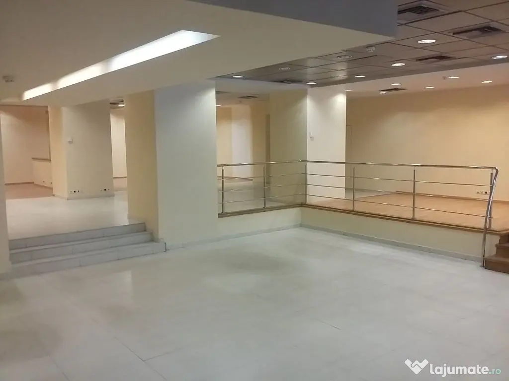 Spatiu comercial - Carol 445mp parter ideal banca sau cli...