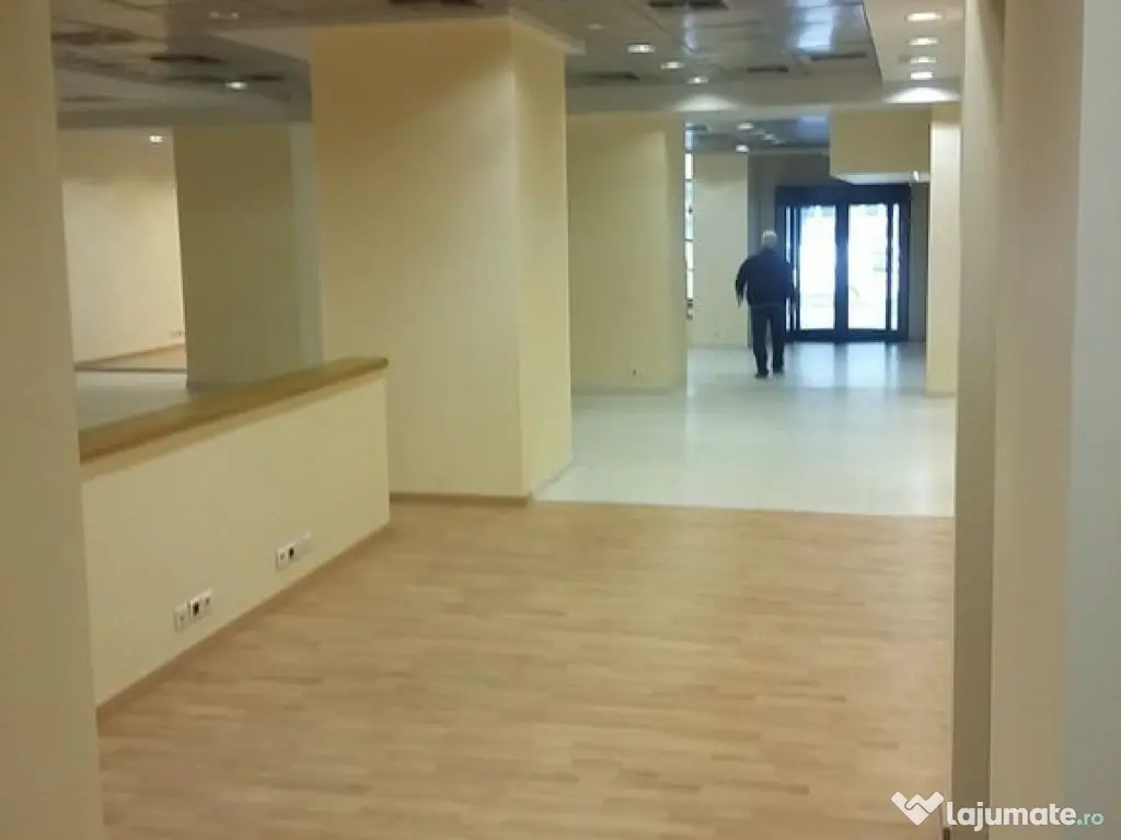 Spatiu comercial - Carol 445mp parter ideal banca sau cli...